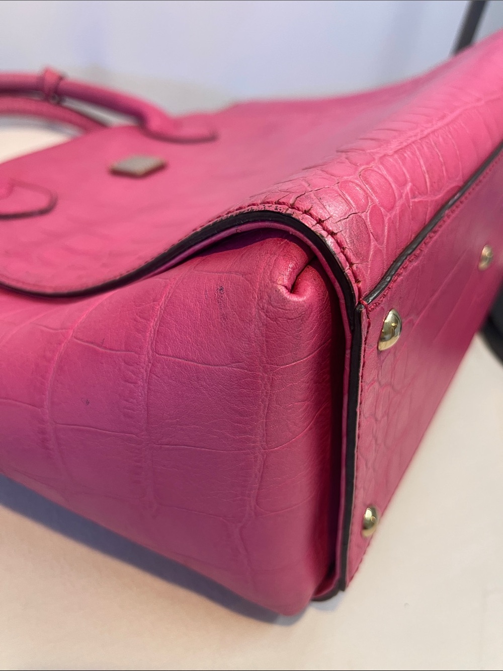 MCM Pink Croc Embossed Leather Satchel Bag w/ Keys & Entrupy Authenticationy - Picture 12 of 17